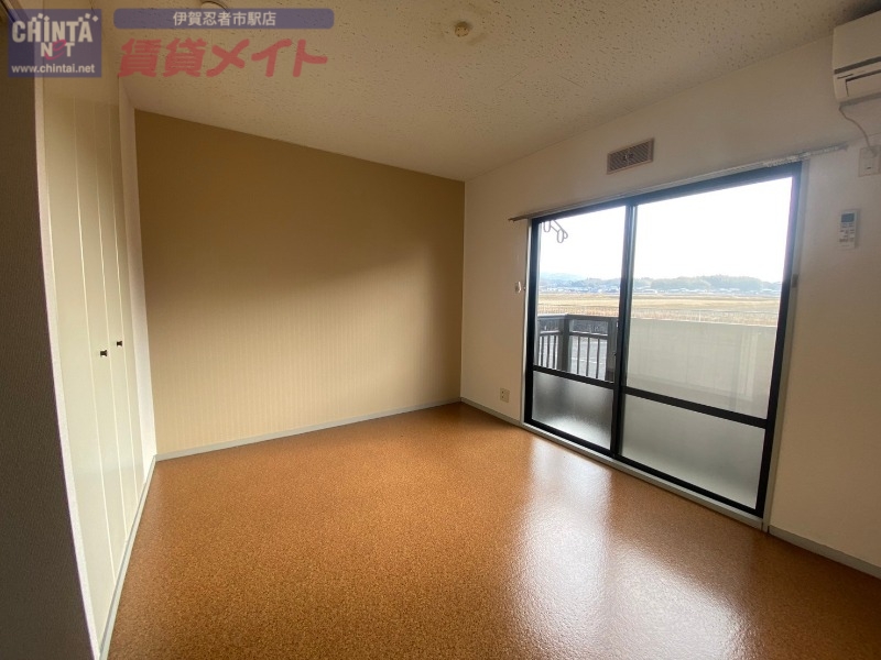 居室・リビング　別部屋参考写真となります