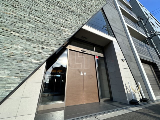 エントランス　LA MAISON VERTE　エントランス