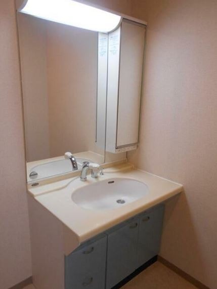洗面設備　※同仕様写真含む