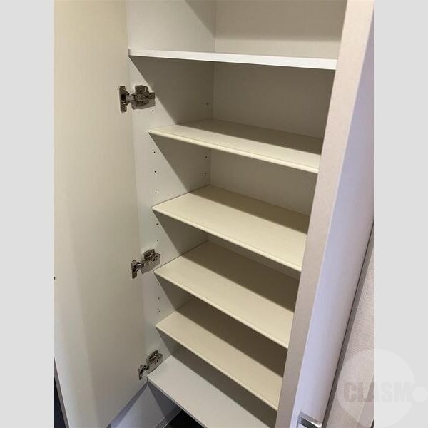 玄関　シューズボックスあります