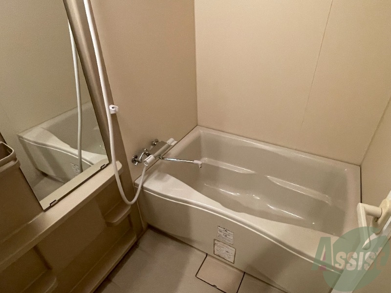 バス・シャワールーム　コチラで日々の疲れを癒し、リラックスしてください