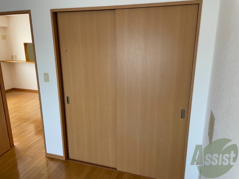 収納　収納はこちらのクローゼットをお使いください。