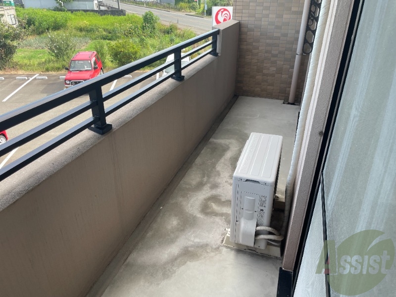 バルコニー　バルコニーがあるので洗濯物は外に干せそうですね～