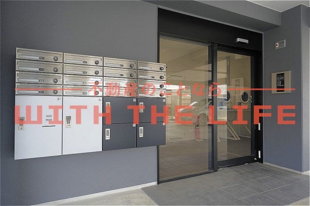 エントランス　落ち着いたエントランスです