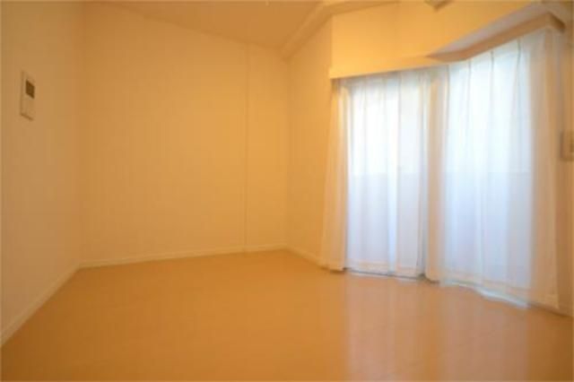 居室・リビング　反転