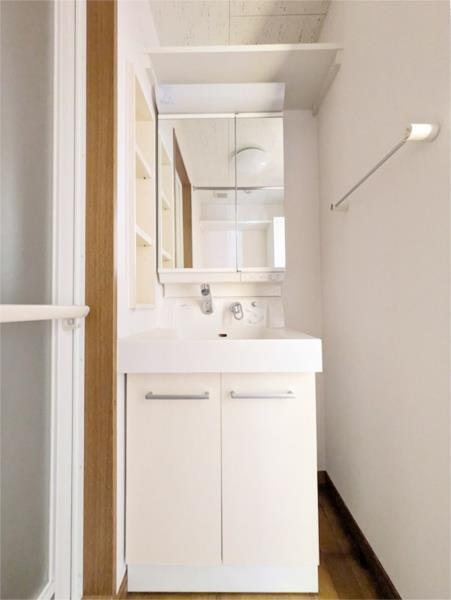 洗面設備　洗髪洗面化粧台※反転室内