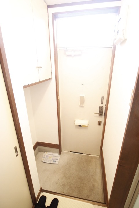 玄関　※他部屋写真使用