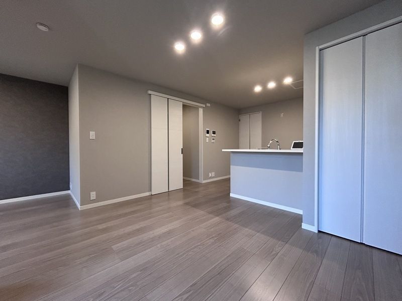 居室・リビング　☆明るい洋室☆