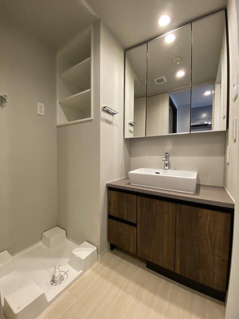 洗面設備　使いやすい独立洗面台です