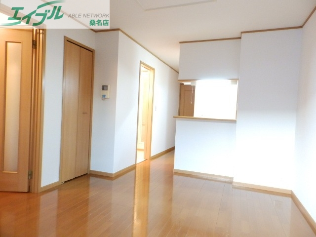 居室・リビング　同物件別室写真