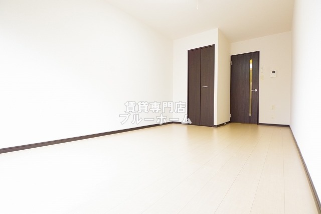 居室・リビング　8.7帖の広々とした洋室！