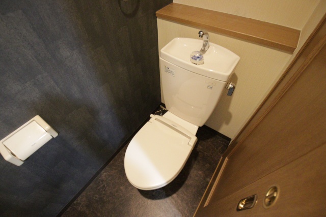 トイレ　※別室の参考写真の為、現況優先です。