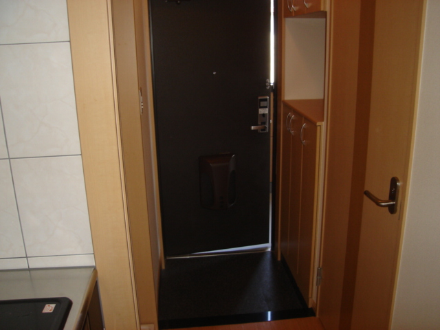 玄関　玄関(人感センサーライト)