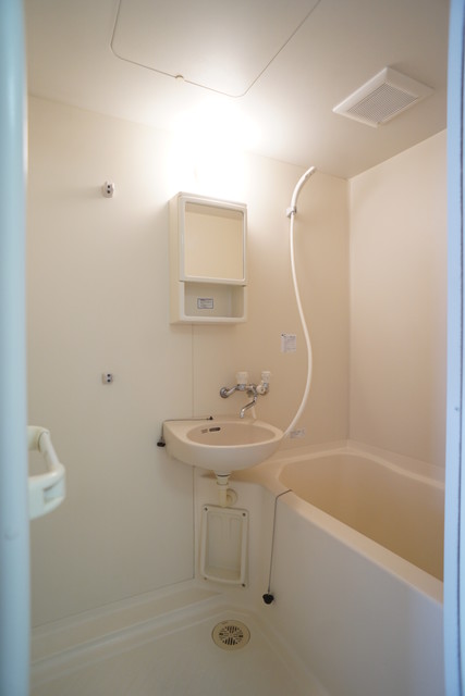 バス・シャワールーム　追い焚き機能付バス☆入浴時間がずれても安心ですね♪