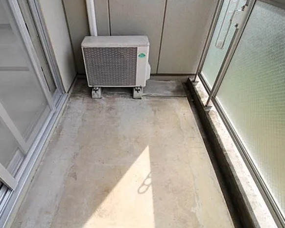 バルコニー　別部屋の写真を使用しております。