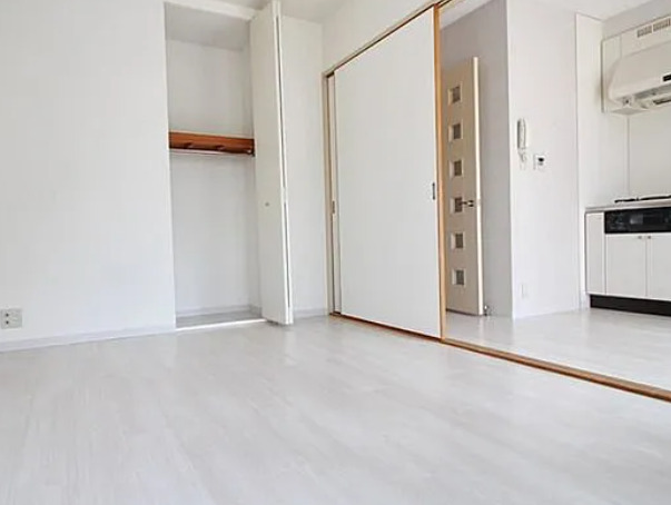 居室・リビング　別部屋の写真を使用しております。