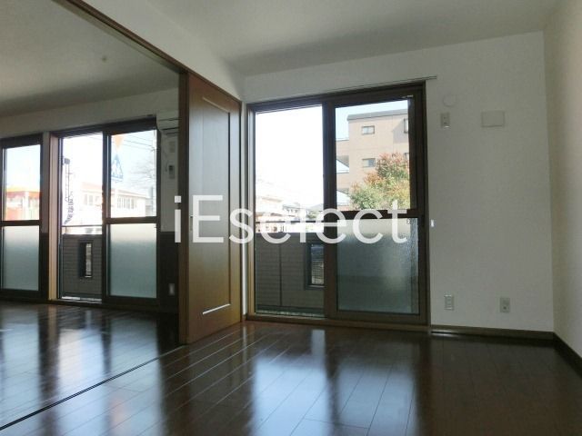 居室・リビング　ＬＤＫから洋室も明るいお部屋です