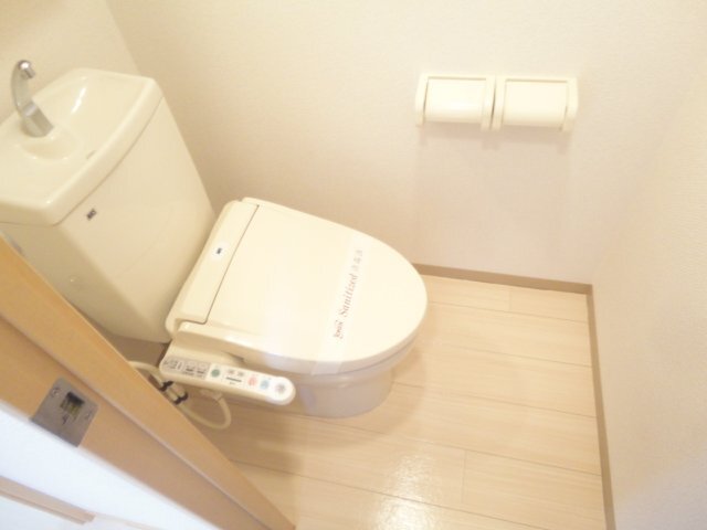 トイレ　シャワー洗浄便座