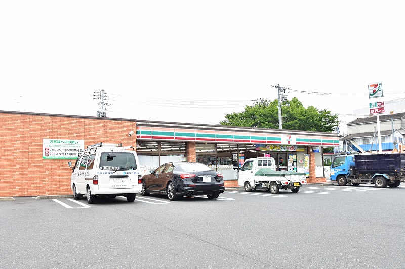 コンビニ　セブンイレブン広島青崎店（コンビニ）まで690m
