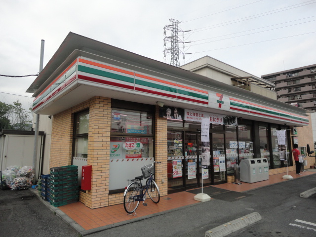 コンビニ　セブンイレブン 草加花栗北店（コンビニ）まで381m