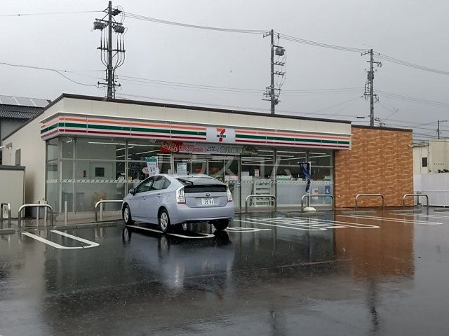 コンビニ　セブンイレブン 幸田駅前店（コンビニ）まで553m