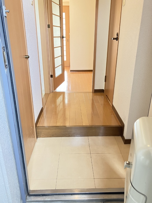 玄関　下の階の写真です。