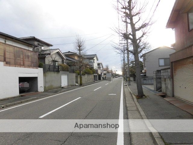 その他　前面道路（その他）まで0m