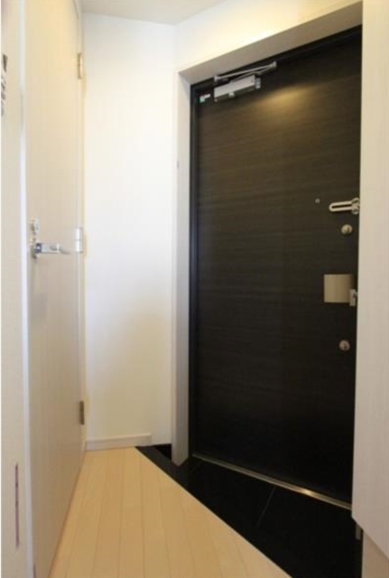玄関　同タイプのお部屋の写真です。