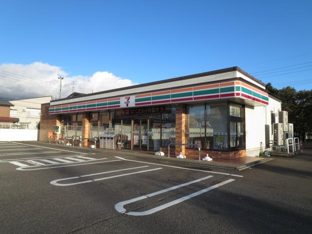 コンビニ　セブンイレブン（コンビニ）まで592m