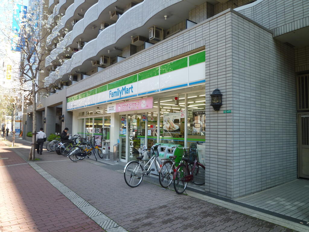 コンビニ　ファミリーマート東三国三丁目店（コンビニ）まで258m