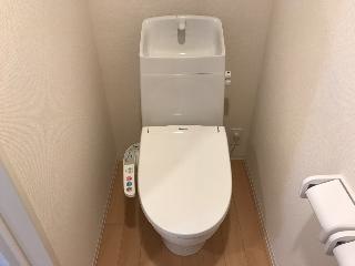トイレ　※参考写真　同建築メーカー施工の同間取完成他物件のものです。