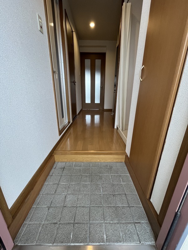 玄関　明るい玄関でお出迎え！