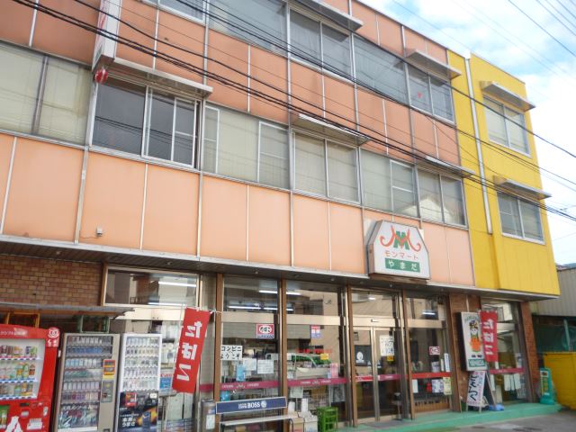 コンビニ　モンマート（コンビニ）まで190m