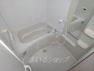 バス・シャワールーム　追い焚き・浴室暖房乾燥機あり