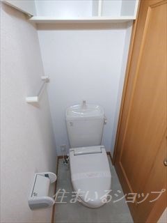 トイレ　暖房便座・収納あり