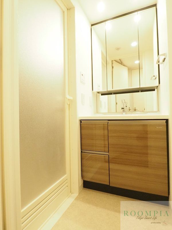 洗面設備　※同タイプの別のお部屋です。