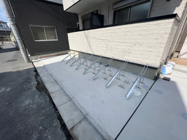 駐車場　敷地内には入居者専用の駐輪スペースもあります。