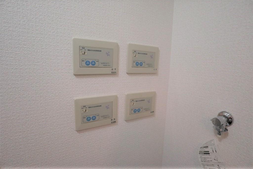 バルコニー　電動水抜き栓