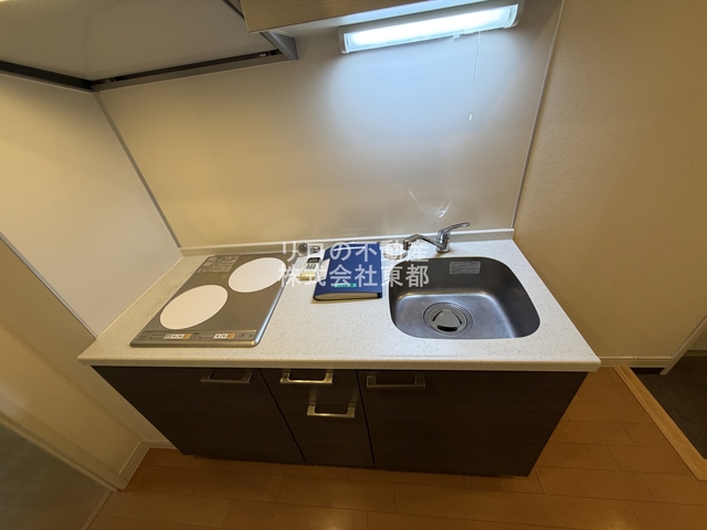 キッチン　料理も捗る二口コンロ設置済です。
