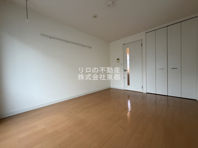 その他部屋・スペース　室内は落ち着いた温もりを感じるフローリングです☆