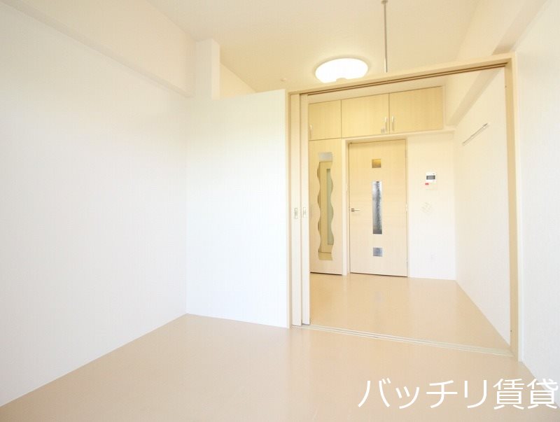 居室・リビング　同物件別号室の為、現状優先