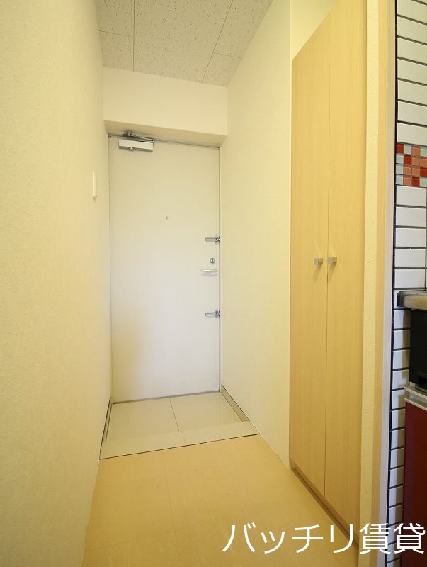 玄関　同物件別号室の為、現状優先