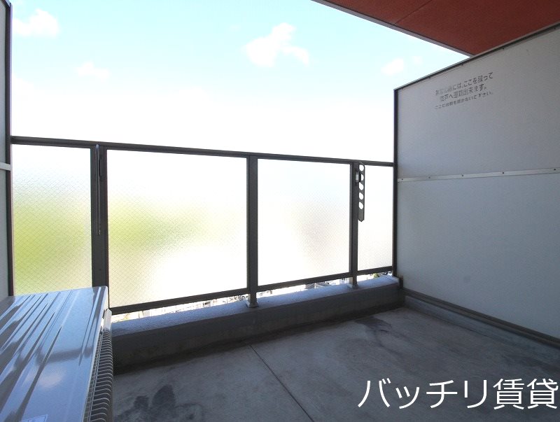 バルコニー　同物件別号室の為、現状優先