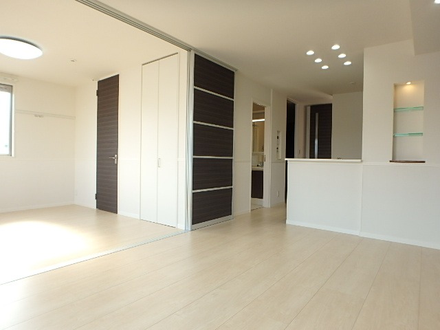 居室・リビング　図面と現状に相違がある場合には現状を優先