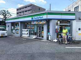 コンビニ　ファミリーマート南吹田五丁目店（コンビニ）まで210m