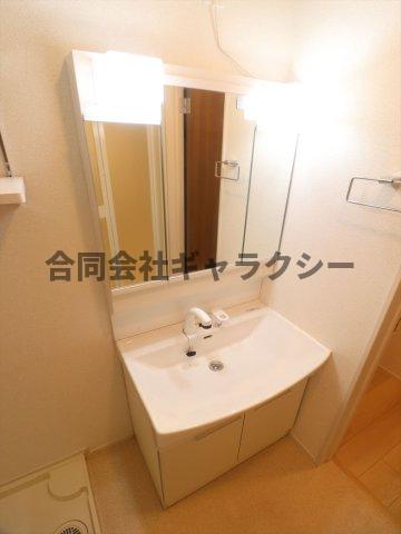 洗面設備　シャワー付き洗面台