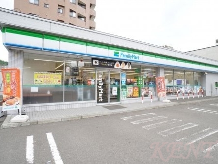 コンビニ　ファミリーマート北星学園女子高前店（コンビニ）まで276m