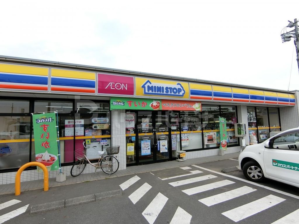 コンビニ　ミニストップ越谷川柳店（コンビニ）まで1010m