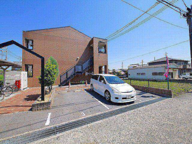 駐車場　車をお持ちの方に嬉しい駐車場付きの物件です