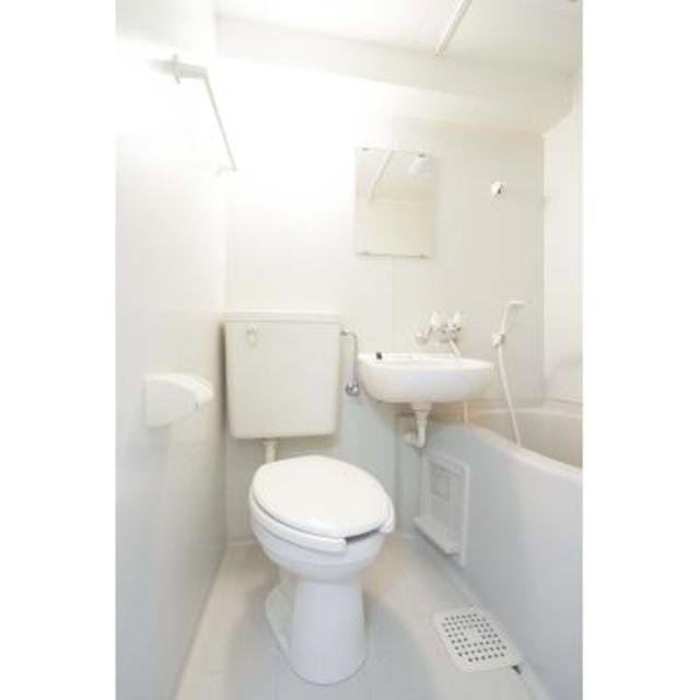トイレ　※写真は同タイプ住戸です。